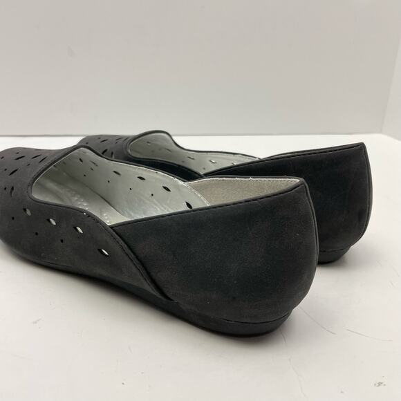 Bellini | WIDE Marshmellow NWOB Black Faux Suede Laser Cut Slip On Ballet Flats - Picture 8 of 10